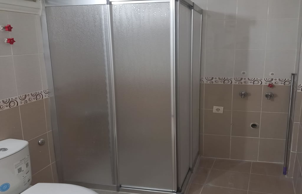 Duşakabin gölcük